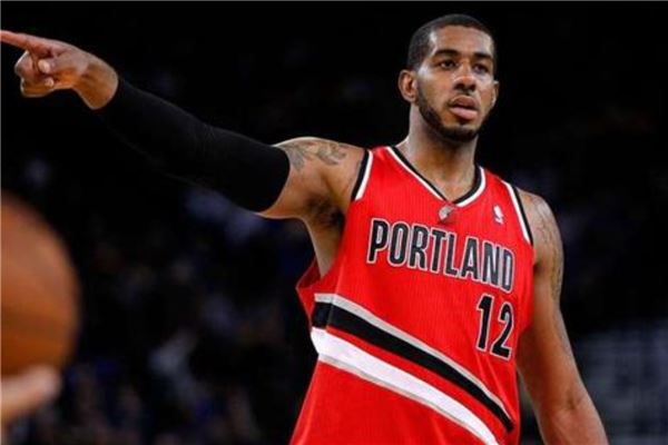 篮球比赛中 篮球比赛中