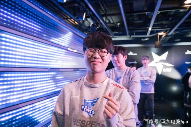 鞭炮声此起 鞭炮声此起